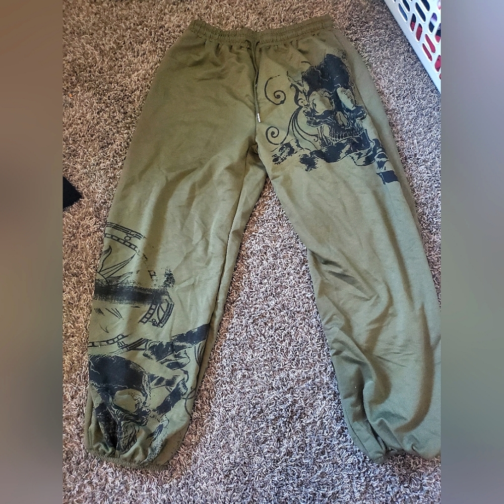Amry Green Grunge Skull Sweatpants